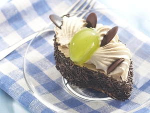 cream, dessert, cake