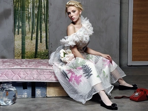 Telephone, Scarlett Johansson, dress