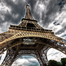 Eiffla Tower, clouds