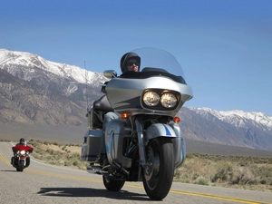 Harley Davidson Road Glide Ultra, spotlight