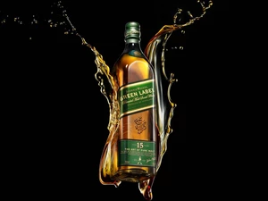 Whisky Johnnie Walker Green Label, black background