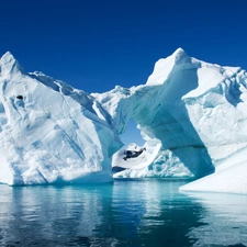 Ice, sea, mountains