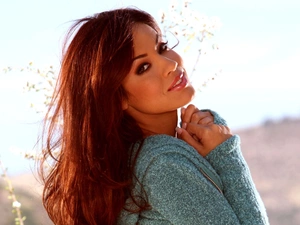 Sweater, Isis Taylor, make-up