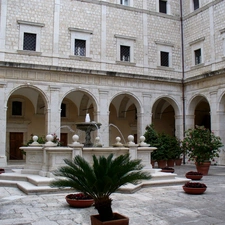 fountain, Monte Casino, Italy, cloister