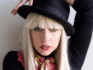 Lady Gaga, Hat