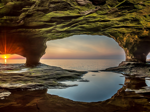 cave, rays of the Sun, The United States, Pictured Rocks National Lakeshore National Park, Michigan, rocks, Lake Superior, Munising