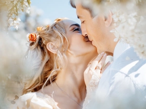 flourishing, branch pics, marriage, kiss, newlyweds