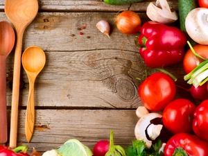 onion, pepper, wood, Mushrooms, tomatoes, garlic, Spoons