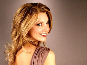 Natalie Dormer, Smile
