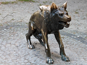 Wolf, old Zoo, Poznań, sculpture