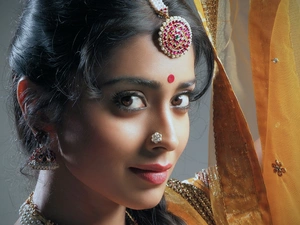 ear-ring, Shriya Saran, brunette