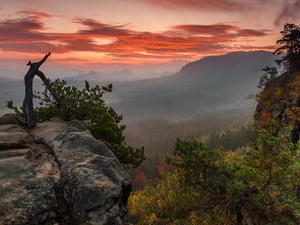 Mountains, Great Sunsets, rocks, pine, Fog, clouds