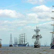 Sky, sea, sailboats