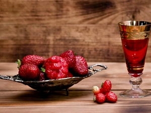 composition, plateau, glass, strawberries