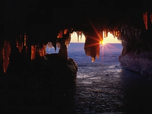 Rising, sun, sea, rays, cave