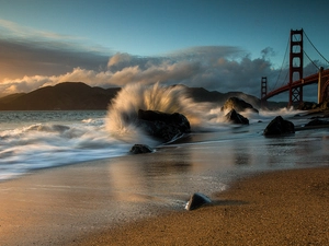 Tides, San Francisco, The Golden Gate Bridge