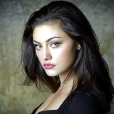 Phoebe Tonkin, The look