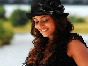 Hat, actress, Sneha Ullal
