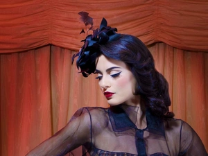 Catinel Menghia, make-up