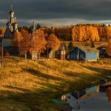 Houses, Russia, autumn, Cerkiew, viewes, reflection, Pond - car, Village Kimzha, Arkhangelsk Oblast, clouds, trees